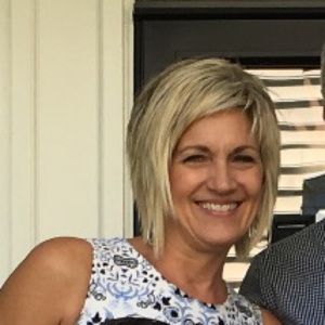 Meet your Posher, Lora